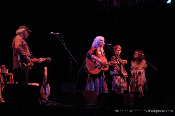 Emmylou Harris joined by Patty Griffin, Shawn Colvin and Buddy Miller
