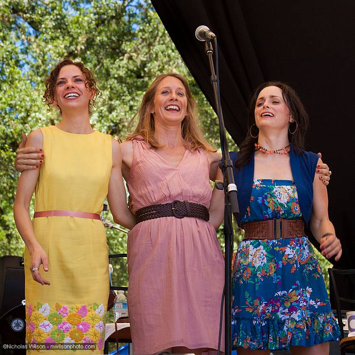 Red Molly takes a bow, with  Abbie Gardner, Laurie MacAllister, Molly Venter.