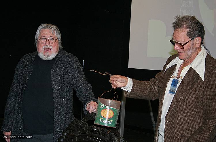 During the Q&A after "Paper Moon" at the inaugural 2006 Mendocino Film Festival, cinematographer Lszl Kovcs laughed when his longtime creative partner, gaffer and lighting director Aggie Aguilar brought out an improvised lighting instrument he made for a scene in the film.