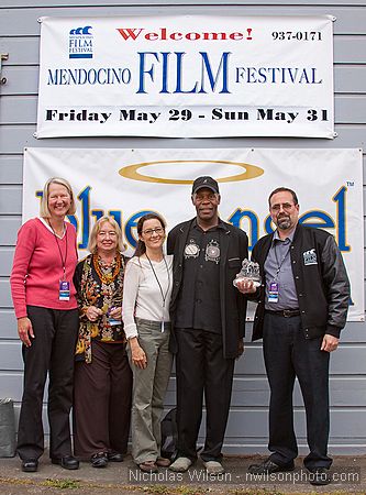Danny Glover outside Crown Hall with Mendocino Film Festival organizers  Ann Walker, Pat Ferrero, Betsy Ford and Keith Brandman, who holds Glover's special Wave of Change Award trophy.